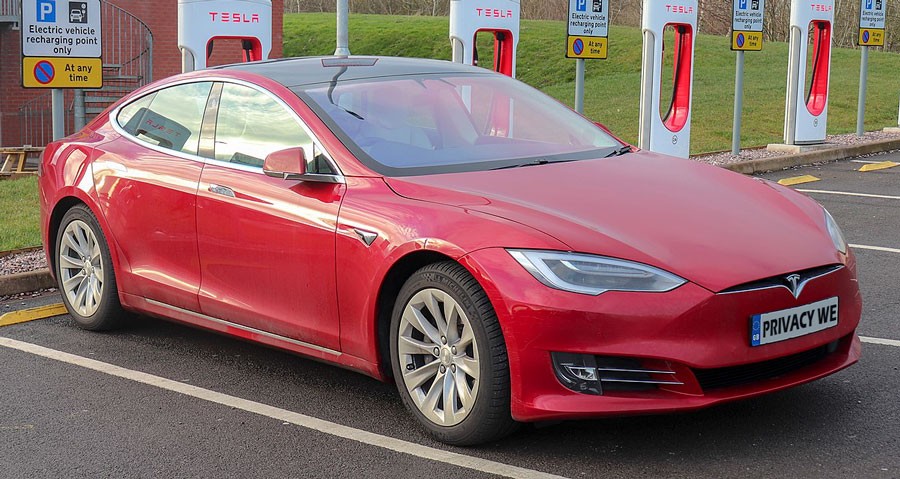 privacywe-tesla-car-at-recharging-station