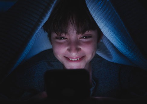 child hiding their internet online behavior - protect child privacy with privacy we small